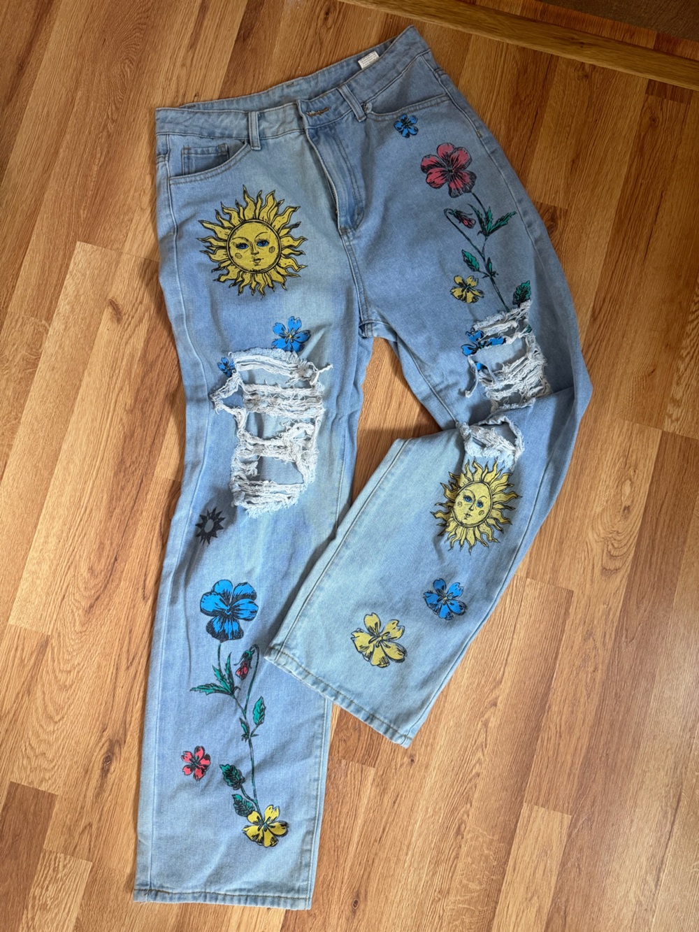 SHEIN Light Blue Distressed Jeans with Sun & Floral Artwork
